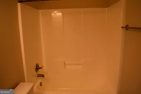 Bath - 504 Bryant Lake Blvd, Lagrange, GA 30241 photo 3 of 3