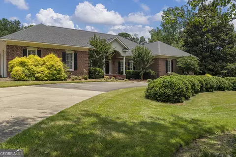 17 Sweetwater Dr, Cataula, GA 31804