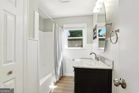 Bath - 123 Willowdell Dr, Toccoa, GA 30577 photo 1 of 3