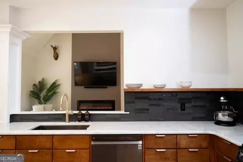 Kitchen - 108 Hunters Ridge Dr, Lagrange, GA 30240 photo 4 of 10