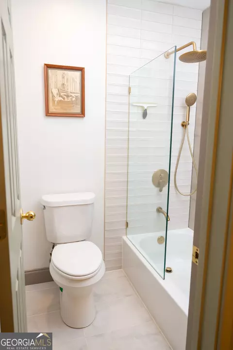 Bath - 108 Hunters Ridge Dr, Lagrange, GA 30240 photo 7 of 12