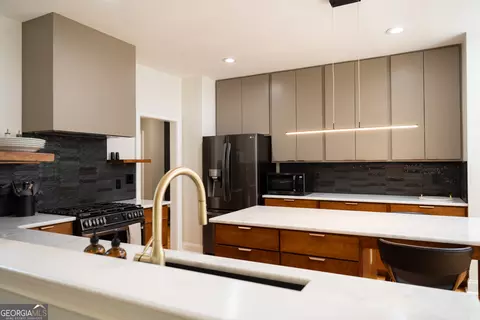 Kitchen - 108 Hunters Ridge Dr, Lagrange, GA 30240 photo 5 of 10