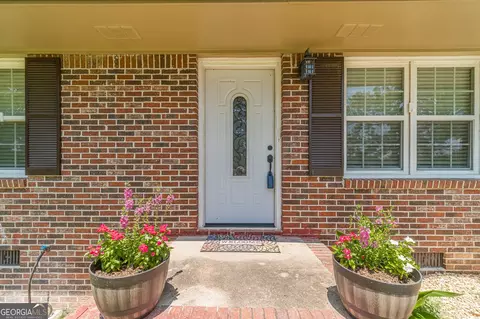 140 E Wright St, Winder, GA 30680 photo 2