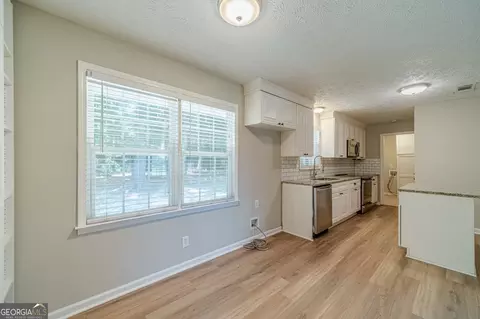 140 E Wright St, Winder, GA 30680 photo 7