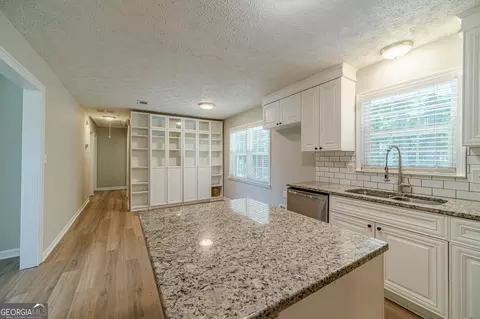 140 E Wright St, Winder, GA 30680 photo 11