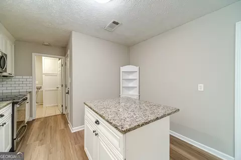 140 E Wright St, Winder, GA 30680 photo 9