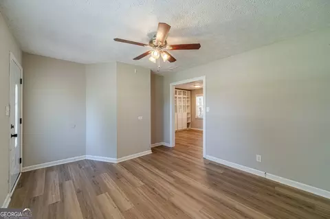 140 E Wright St, Winder, GA 30680 photo 4