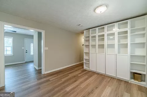 140 E Wright St, Winder, GA 30680 photo 8