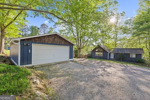 150 Possum Point Dr, Eatonton, GA 31024
