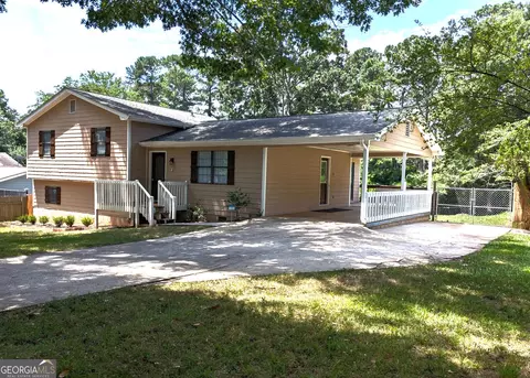 1041 Waverly Dr, Lawrenceville, GA 30046