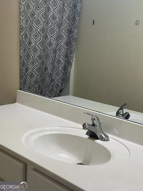 Bath - 305 Lola St, Colbert, GA 30628 photo 3 of 3