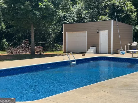 Exterior - 305 Lola St, Colbert, GA 30628 photo 2 of 4
