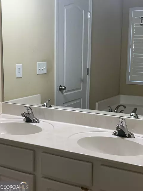 Bath - 305 Lola St, Colbert, GA 30628 photo 2 of 3