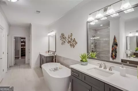 Bath - 3450 Commander Cv, Suwanee, GA 30024 photo 2 of 4