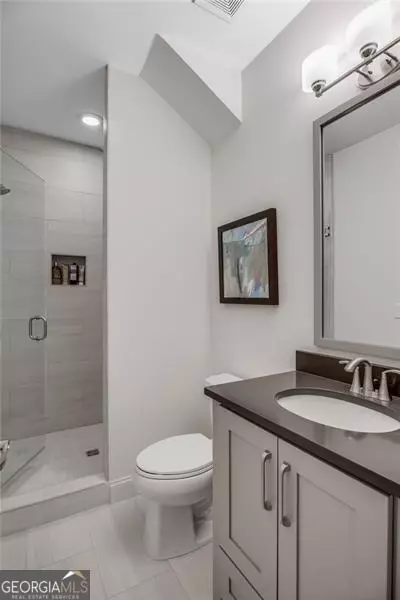 Bath - 3450 Commander Cv, Suwanee, GA 30024 photo 4 of 4