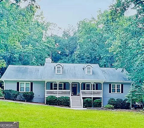 155 Little Creek Dr, Sharpsburg, GA 30277