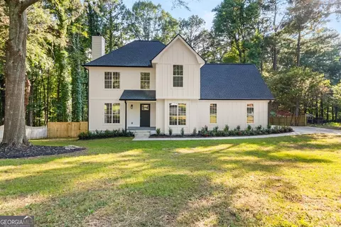 2135 Huntington Dr, Loganville, GA 30052
