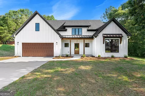 221 Highland Ridge Dr, Hartwell, GA 30643