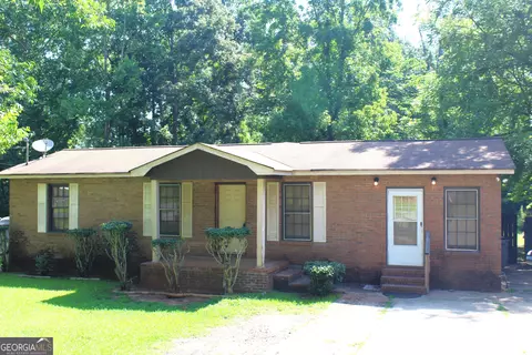 Exterior - 102 King Arthur Dr, Lagrange, GA 30241 photo 2 of 2