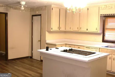 Kitchen - 102 King Arthur Dr, Lagrange, GA 30241 photo 2 of 3