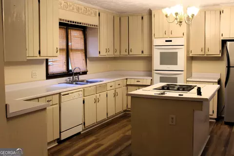Kitchen - 102 King Arthur Dr, Lagrange, GA 30241 photo 3 of 3
