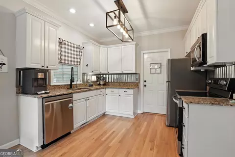 Kitchen - 67 Woodlawn Dr, Toccoa, GA 30577 photo 2 of 3
