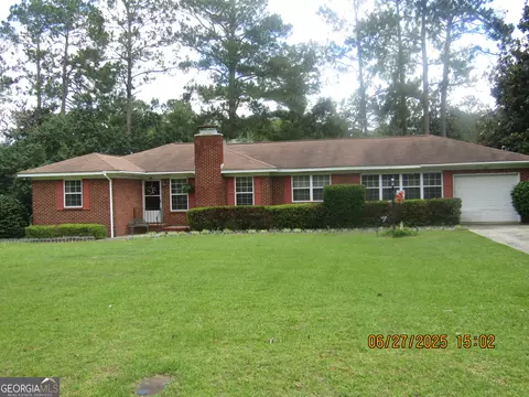 214 N Edgewood Dr, Statesboro, GA 30458
