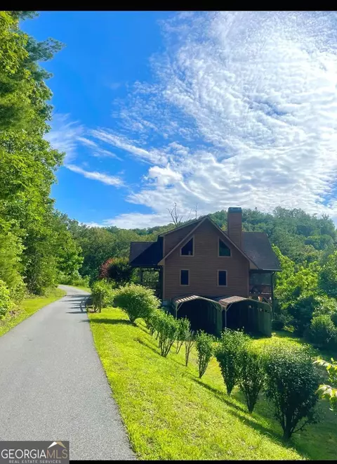 156 Trillium Heights Trce, Brasstown, NC 28902