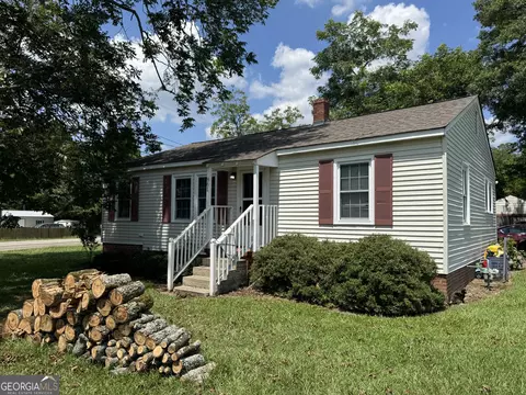 861 Benson St, Hartwell, GA 30643