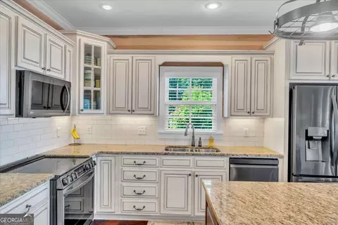 Kitchen - 687 Flintside Dr, Cobb, GA 31735 photo 2 of 3