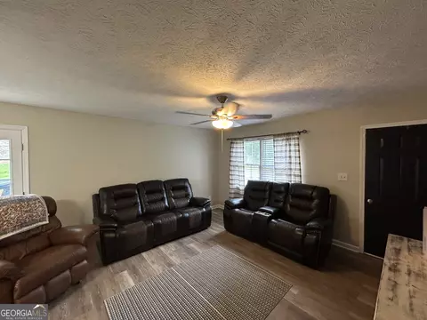 Living - 133 Robert Taylor Rd, Lagrange, GA 30240 photo 3 of 3