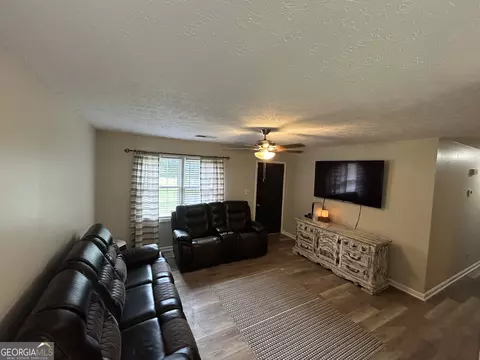Living - 133 Robert Taylor Rd, Lagrange, GA 30240 photo 2 of 3