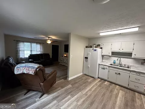 Kitchen - 133 Robert Taylor Rd, Lagrange, GA 30240 photo 4 of 4