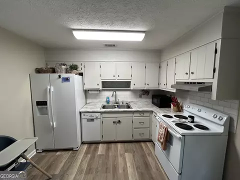 Kitchen - 133 Robert Taylor Rd, Lagrange, GA 30240 photo 1 of 4