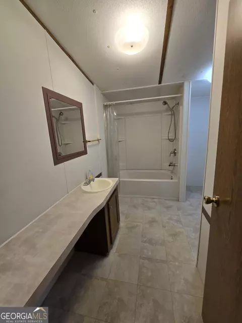 Bath - 85 North Ave, Hampton, GA 30228 photo 2 of 3