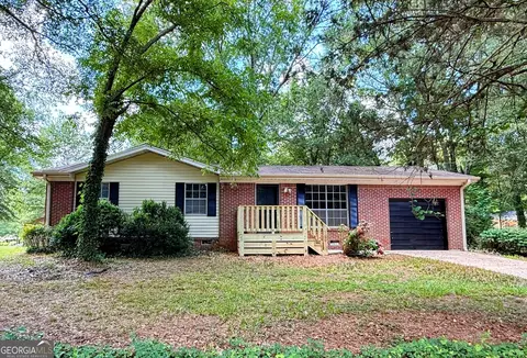 56 Harper Dr, Hartwell, GA 30643