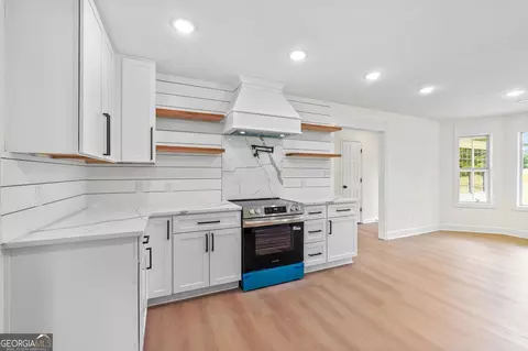 Kitchen - 309 Abbott Rd, Barnesville, GA 30204 photo 2 of 2
