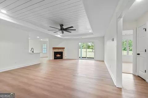 Living - 309 Abbott Rd, Barnesville, GA 30204 photo 2 of 3