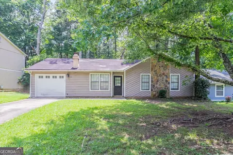 914 Hemingway Rd, Stone Mountain, GA 30088