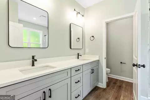 Bath - 148 David Elder Rd, Griffin, GA 30223 photo 2 of 4