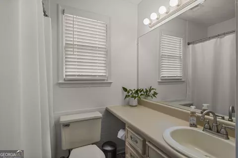 Bath - 554 Waterview Dr, Lagrange, GA 30240 photo 1 of 2