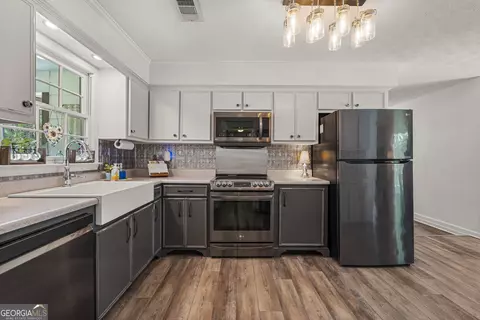 Kitchen - 554 Waterview Dr, Lagrange, GA 30240 photo 2 of 4