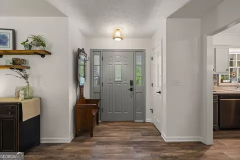 Entry Way - 554 Waterview Dr, Lagrange, GA 30240 photo 1 of 2