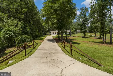 Exterior - 554 Waterview Dr, Lagrange, GA 30240 photo 3 of 4