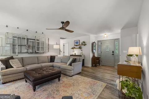 Entry Way - 554 Waterview Dr, Lagrange, GA 30240 photo 2 of 2