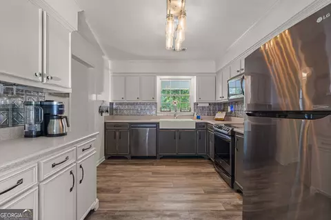 Kitchen - 554 Waterview Dr, Lagrange, GA 30240 photo 4 of 4