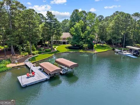 1051 Clearwater Dr, White Plains, GA 30678