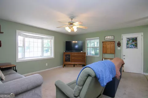Living - 164 Peach Rd, Byron, GA 31008 photo 1 of 2