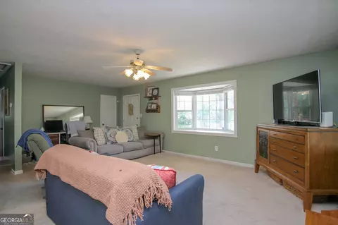 Living - 164 Peach Rd, Byron, GA 31008 photo 2 of 2