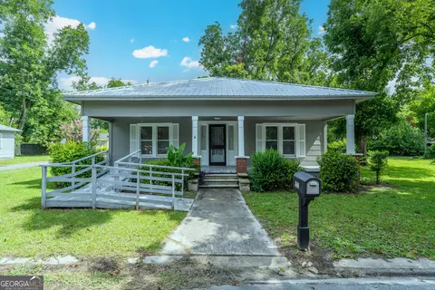 122 Hopkins St, Waycross, GA 31501
